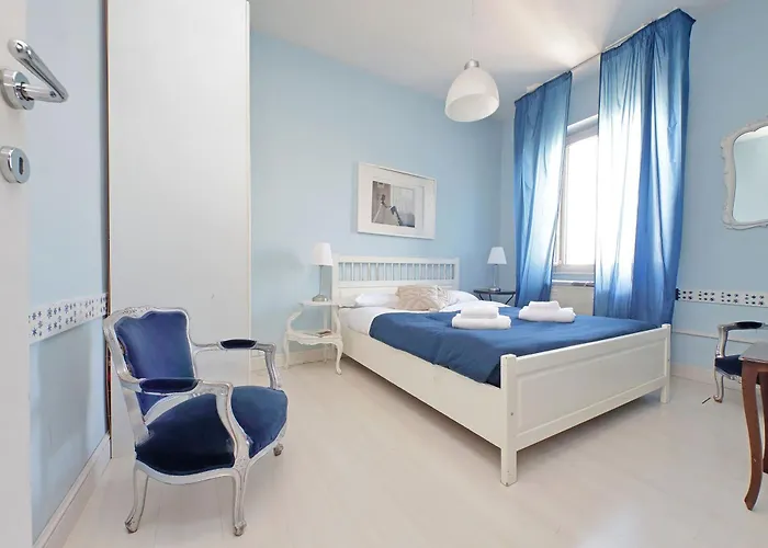6 People At Vatican Apartament *