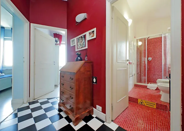 6 People At Vatican Apartament *
